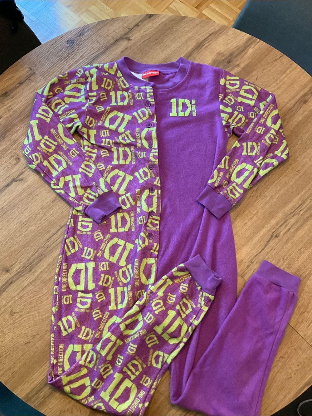 One Direction Onesie Pyjama 1D logo